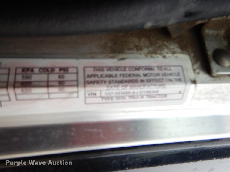 image for item EJ9924 2013 Peterbilt 386 semi truck