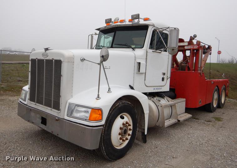 image for item EJ9925 1994 Peterbilt 377 wrecker truck