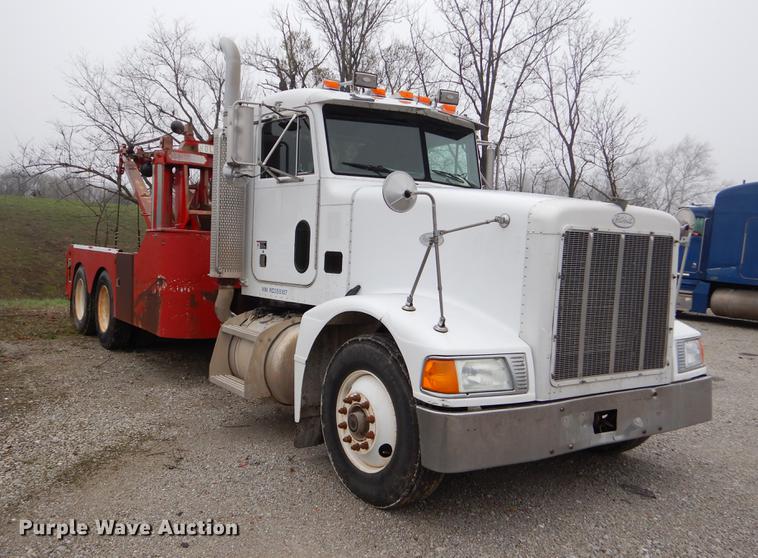image for item EJ9925 1994 Peterbilt 377 wrecker truck