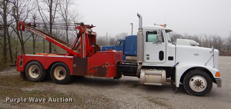 image for item EJ9925 1994 Peterbilt 377 wrecker truck