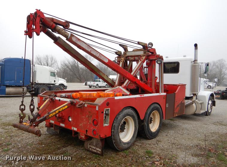 image for item EJ9925 1994 Peterbilt 377 wrecker truck