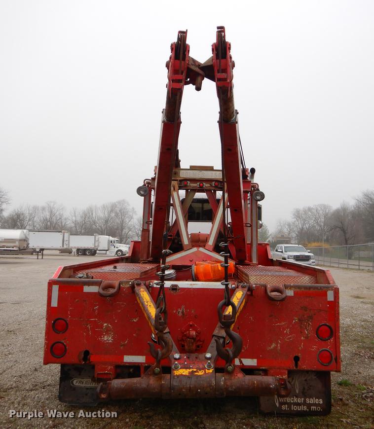 image for item EJ9925 1994 Peterbilt 377 wrecker truck