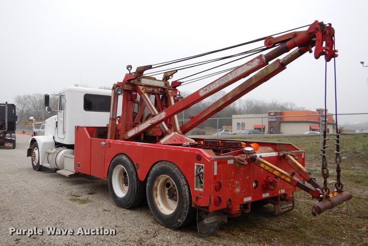 image for item EJ9925 1994 Peterbilt 377 wrecker truck