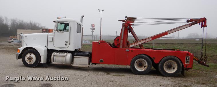 image for item EJ9925 1994 Peterbilt 377 wrecker truck
