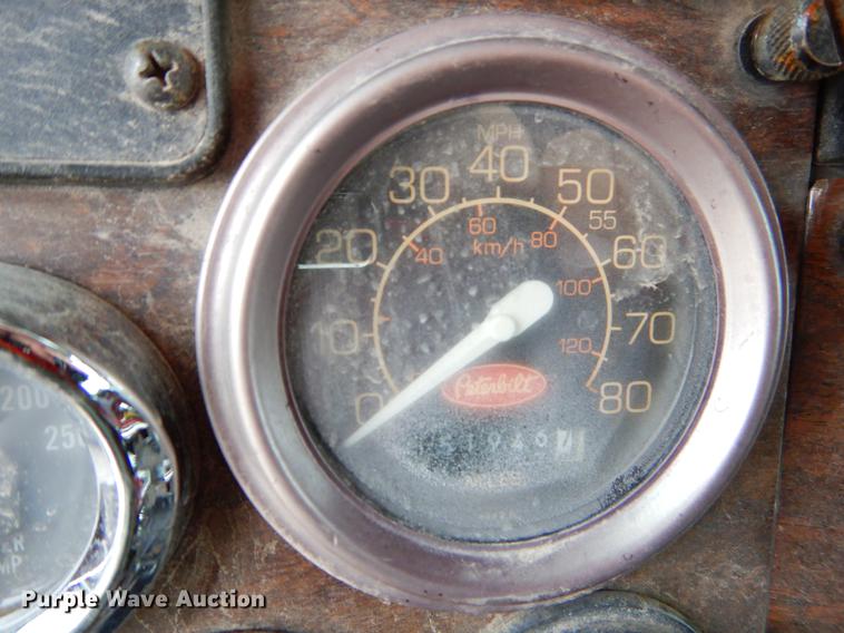 image for item EJ9925 1994 Peterbilt 377 wrecker truck