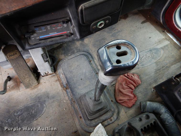 image for item EJ9925 1994 Peterbilt 377 wrecker truck