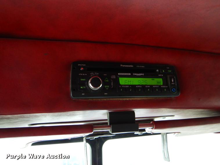 image for item EJ9925 1994 Peterbilt 377 wrecker truck