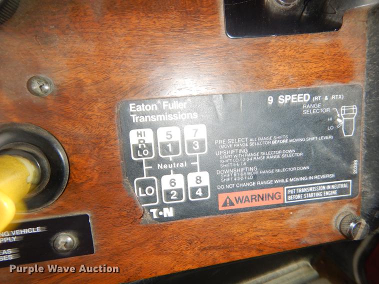 image for item EJ9925 1994 Peterbilt 377 wrecker truck