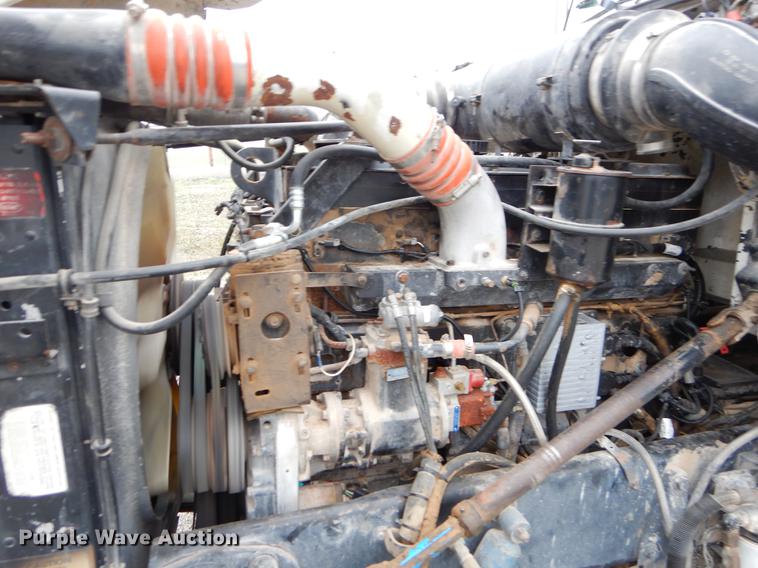 image for item EJ9925 1994 Peterbilt 377 wrecker truck