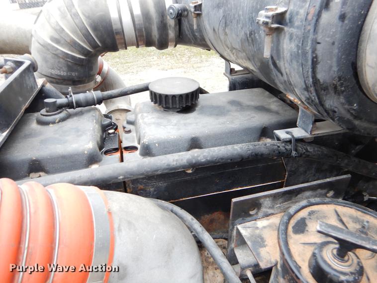 image for item EJ9925 1994 Peterbilt 377 wrecker truck