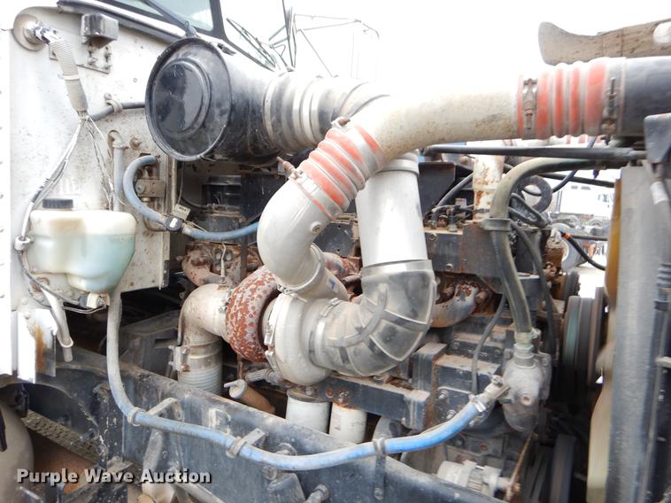 image for item EJ9925 1994 Peterbilt 377 wrecker truck