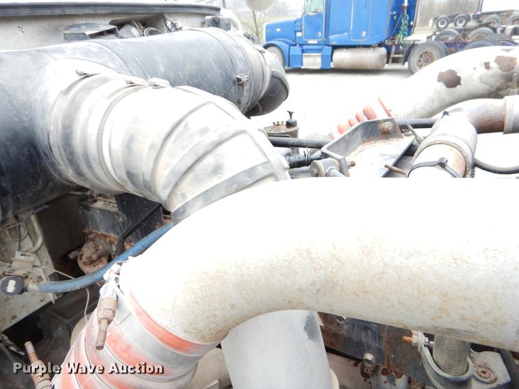 image for item EJ9925 1994 Peterbilt 377 wrecker truck