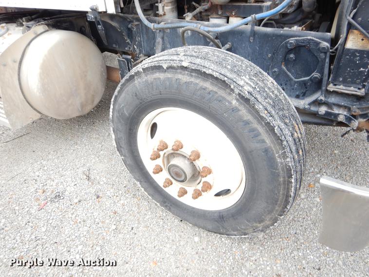 image for item EJ9925 1994 Peterbilt 377 wrecker truck