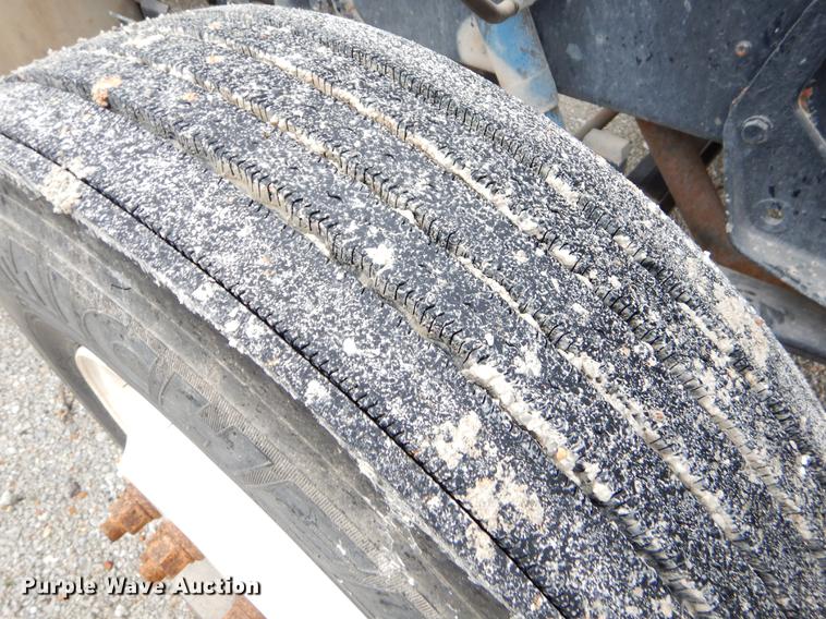 image for item EJ9925 1994 Peterbilt 377 wrecker truck