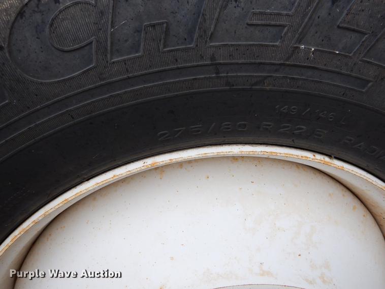 image for item EJ9925 1994 Peterbilt 377 wrecker truck