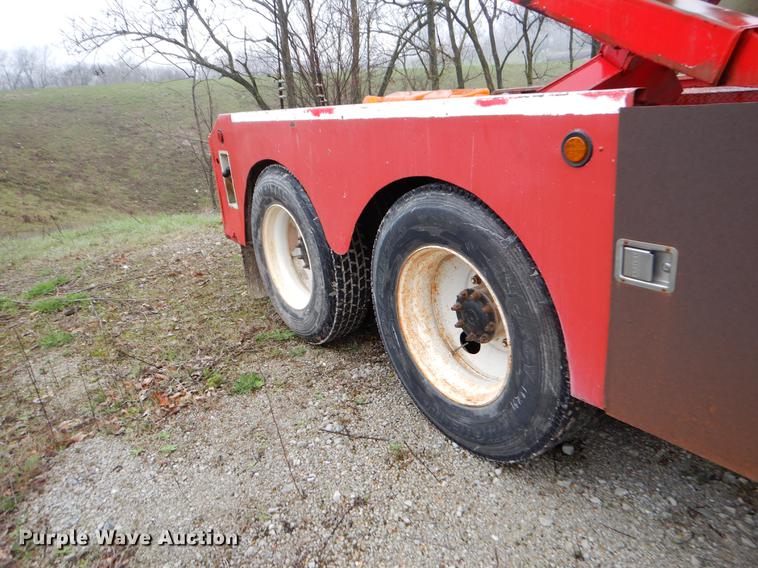 image for item EJ9925 1994 Peterbilt 377 wrecker truck