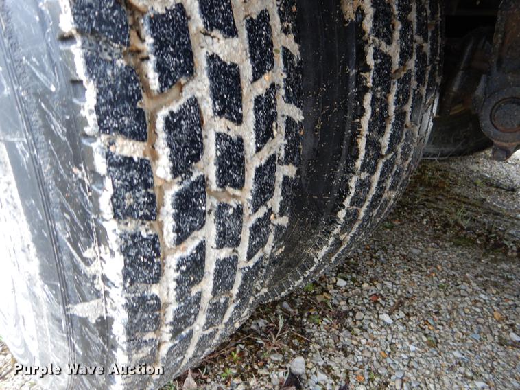 image for item EJ9925 1994 Peterbilt 377 wrecker truck