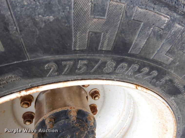 image for item EJ9925 1994 Peterbilt 377 wrecker truck