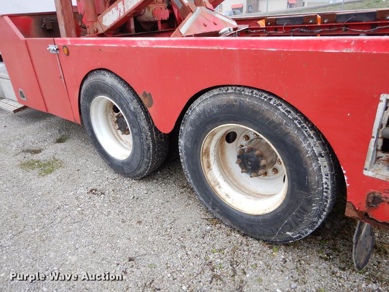 image for item EJ9925 1994 Peterbilt 377 wrecker truck