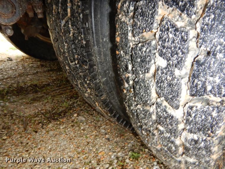 image for item EJ9925 1994 Peterbilt 377 wrecker truck