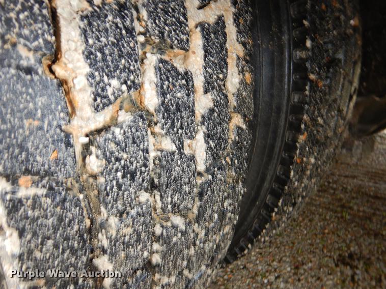 image for item EJ9925 1994 Peterbilt 377 wrecker truck