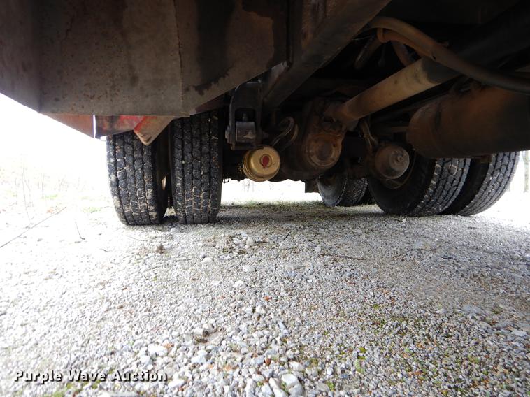 image for item EJ9925 1994 Peterbilt 377 wrecker truck