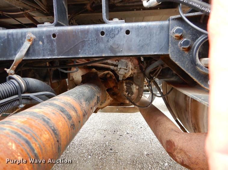 image for item EJ9925 1994 Peterbilt 377 wrecker truck