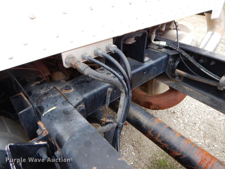 image for item EJ9925 1994 Peterbilt 377 wrecker truck