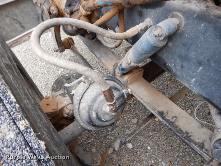 image for item EJ9925 1994 Peterbilt 377 wrecker truck