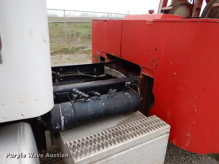 image for item EJ9925 1994 Peterbilt 377 wrecker truck