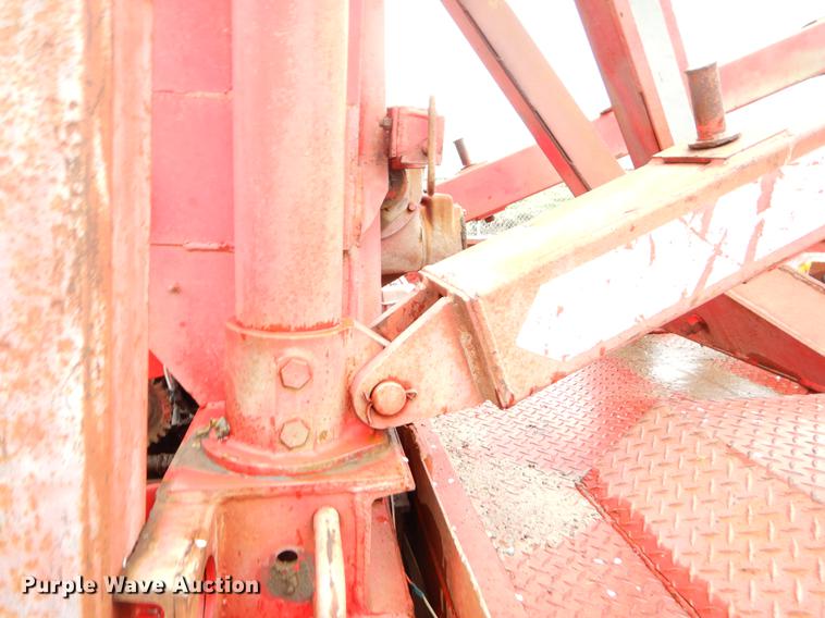 image for item EJ9925 1994 Peterbilt 377 wrecker truck