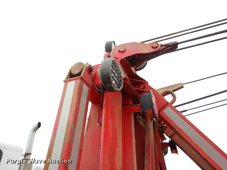 image for item EJ9925 1994 Peterbilt 377 wrecker truck