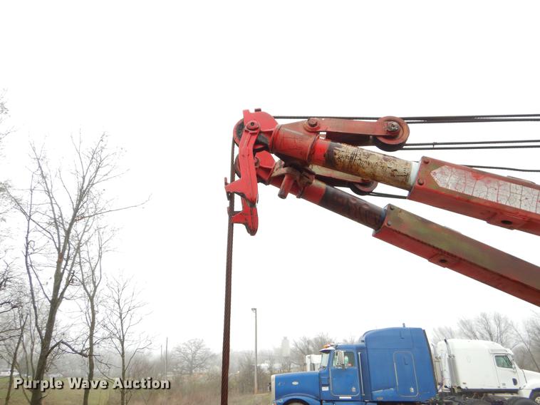 image for item EJ9925 1994 Peterbilt 377 wrecker truck