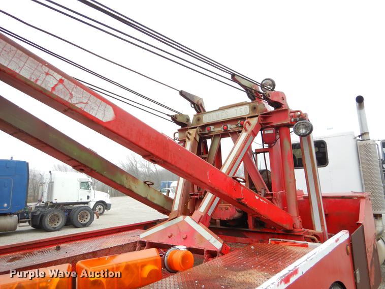 image for item EJ9925 1994 Peterbilt 377 wrecker truck