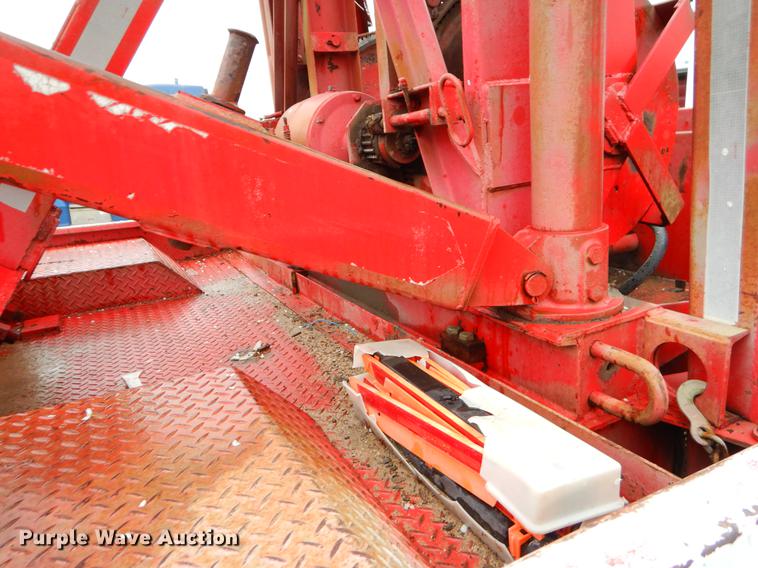 image for item EJ9925 1994 Peterbilt 377 wrecker truck