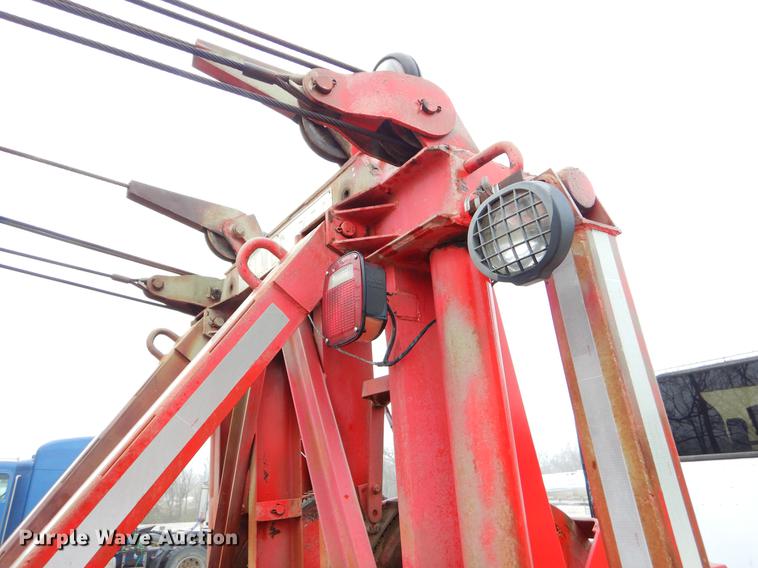 image for item EJ9925 1994 Peterbilt 377 wrecker truck