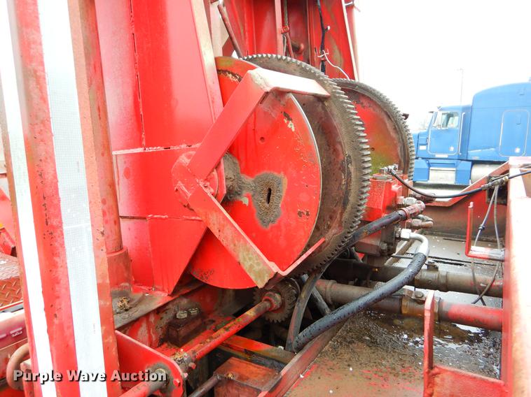 image for item EJ9925 1994 Peterbilt 377 wrecker truck