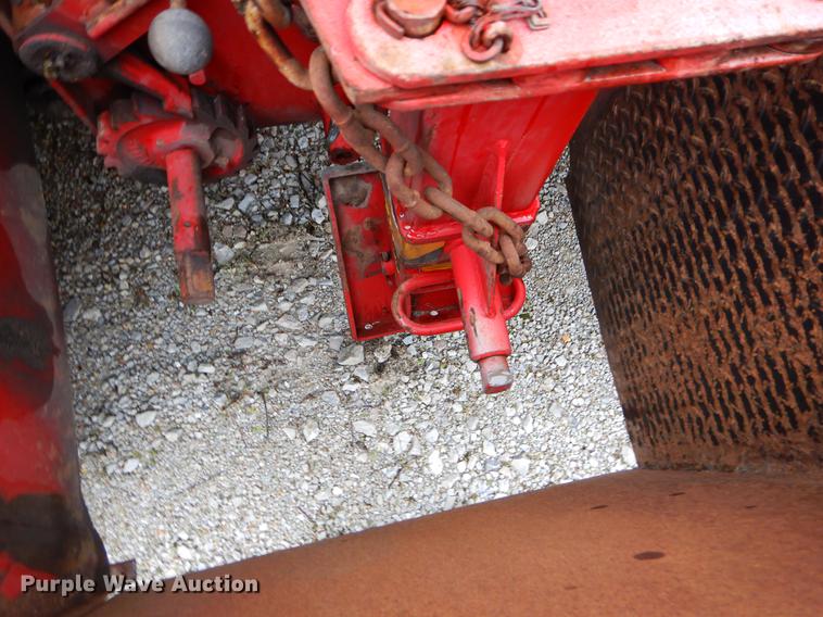 image for item EJ9925 1994 Peterbilt 377 wrecker truck