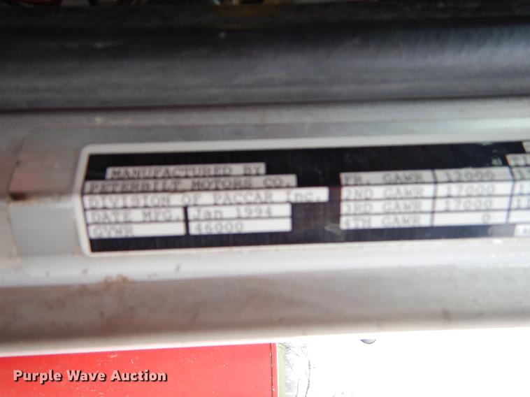 image for item EJ9925 1994 Peterbilt 377 wrecker truck