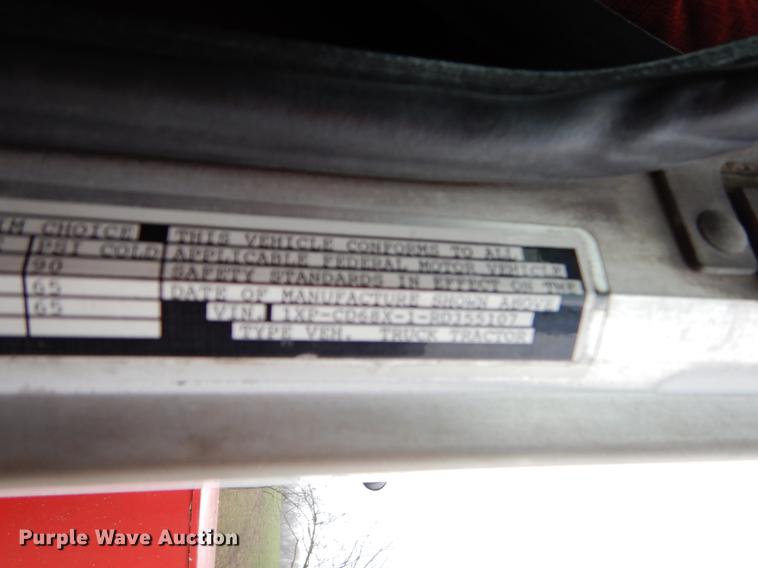 image for item EJ9925 1994 Peterbilt 377 wrecker truck