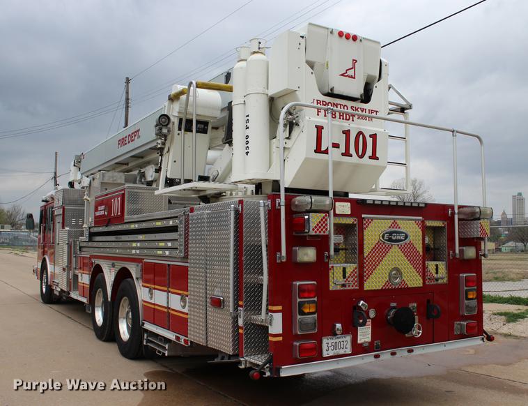 image for item BE9371 2000 E-one Cyclone II ladder fire truck