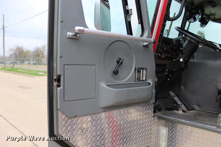 image for item BE9371 2000 E-one Cyclone II ladder fire truck