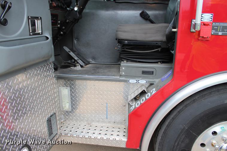 image for item BE9371 2000 E-one Cyclone II ladder fire truck