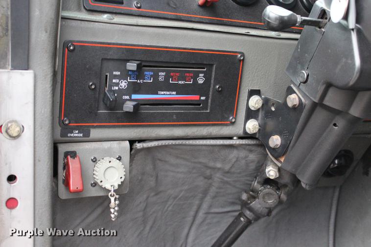 image for item BE9371 2000 E-one Cyclone II ladder fire truck