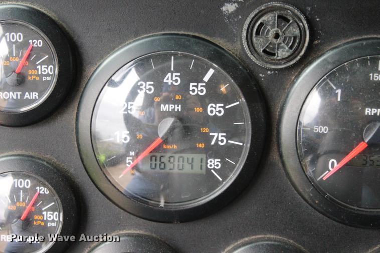 image for item BE9371 2000 E-one Cyclone II ladder fire truck