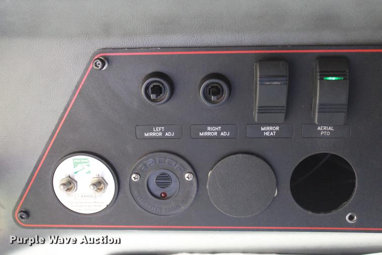 image for item BE9371 2000 E-one Cyclone II ladder fire truck