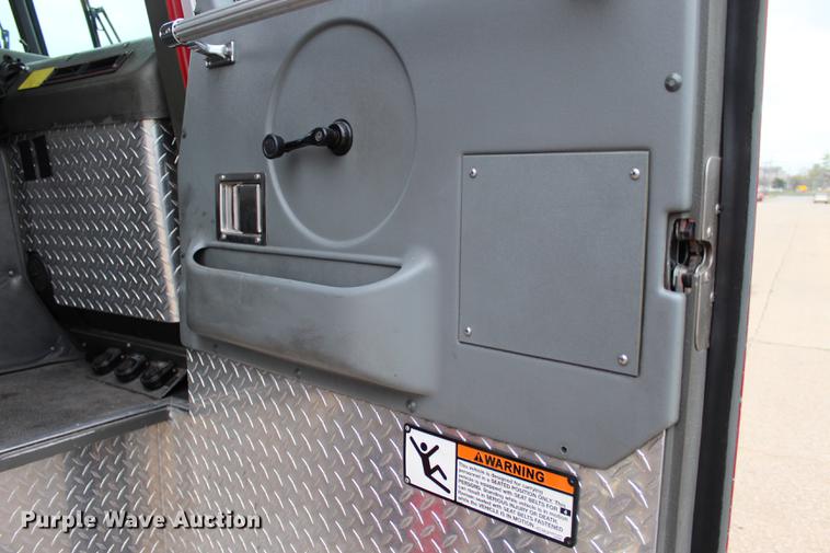 image for item BE9371 2000 E-one Cyclone II ladder fire truck