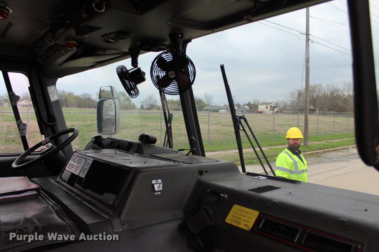 image for item BE9371 2000 E-one Cyclone II ladder fire truck