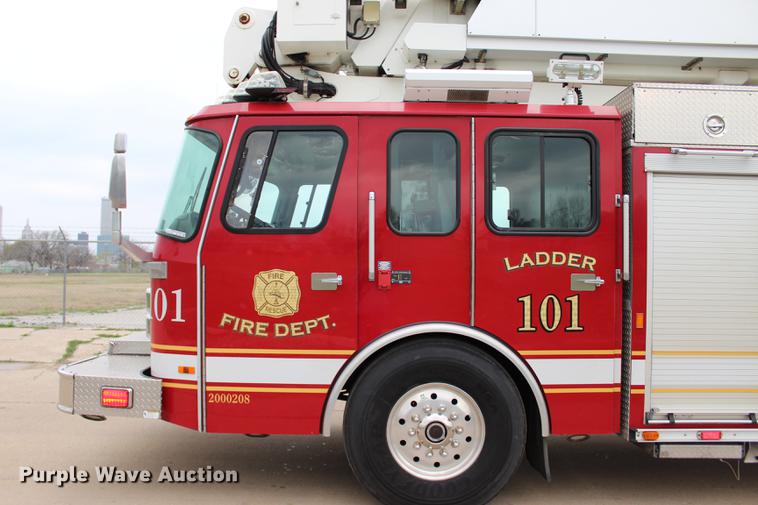 image for item BE9371 2000 E-one Cyclone II ladder fire truck