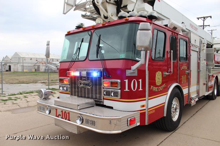 image for item BE9371 2000 E-one Cyclone II ladder fire truck